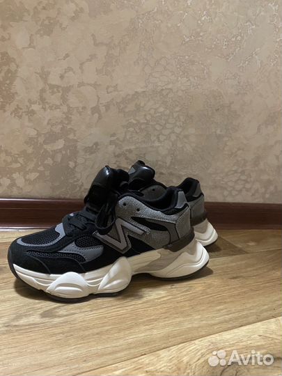 Кроссовки женские 36 размер