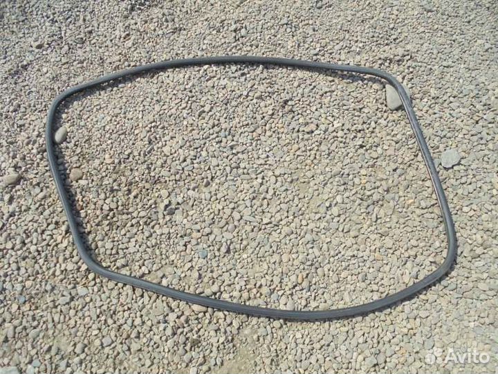 Уплотнительная резинка стекла 5ой двери Porsche