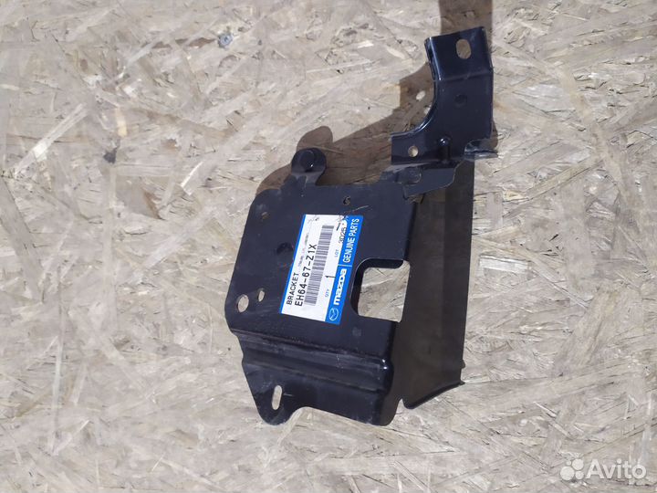 Кронштейн крепления mazda CX7 2009