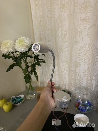 Гибкая лампа настенная для чтения
