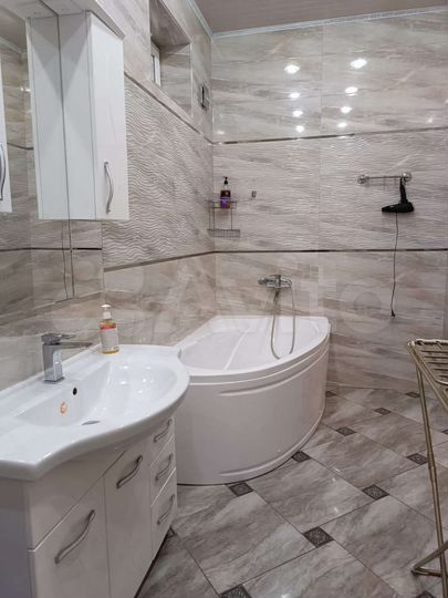 1-к. квартира, 42 м², 1/4 эт.