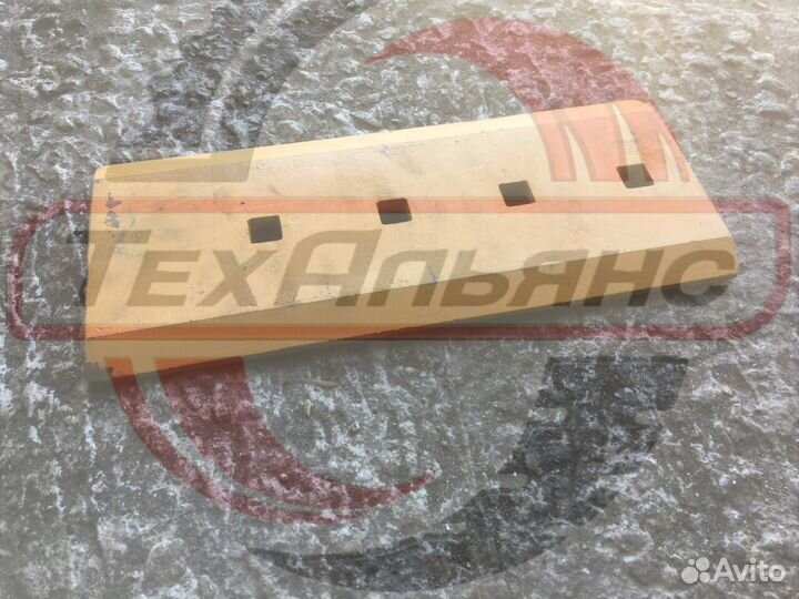 Нож Komatsu D37-D39 боковой 11G-71-31170