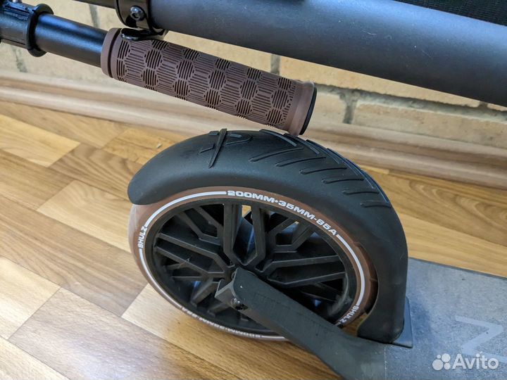 Продам самокат Shulz 200