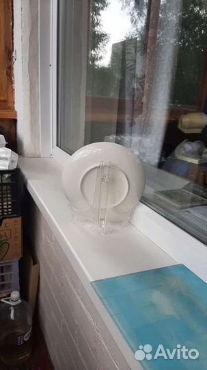 Фарфоровая тарелка на подставке