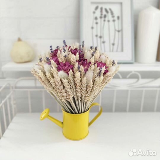 Букет из сухоцветов в леечке Пшеница, лаванда