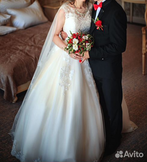 Свадебное платье с открытой спиной