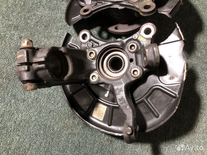 Поворотный кулак левый и правый VW Touran