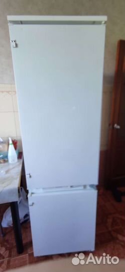 Встраиваемый холодильник Ariston BCS 312 AI