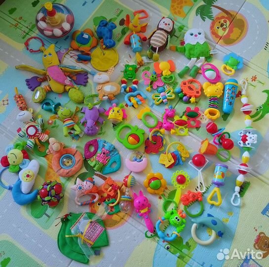 Погремушки, игрушки пакетом + новый ниблер