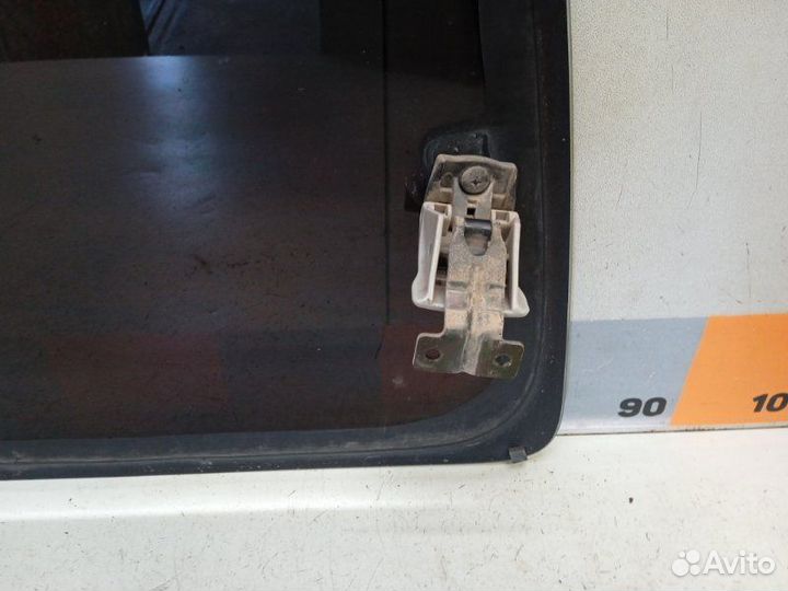 Стекло глухое зад. правое Mitsubishi Pajero 3 3.5