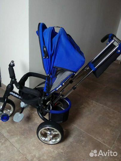 Трехколесный велосипед с ручкой