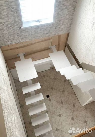 Г-образная лестница