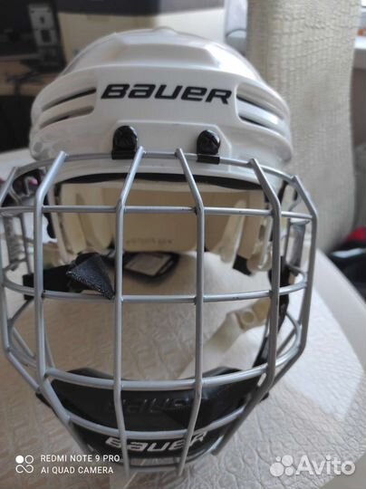 Хоккейный шлем