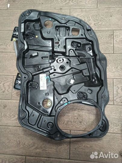 Стеклоподъемник электрический передний правый Jeep