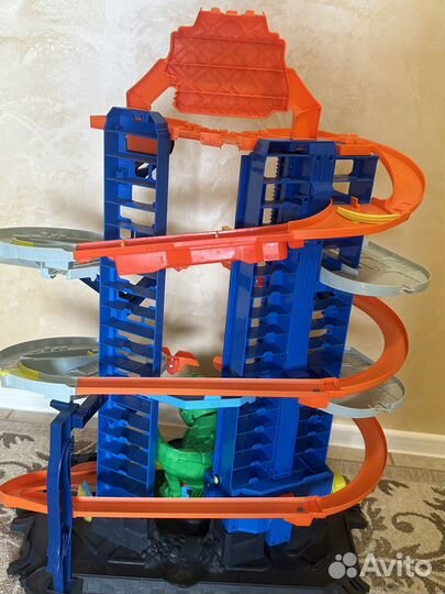 Hot Wheels Сити с тиронозавром GJL14