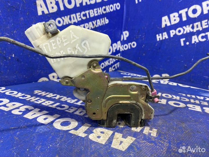 Передний правый замок двери Nissan Almera N15