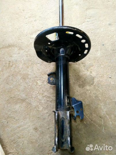 Амортизатор передний правый Lexus Rx