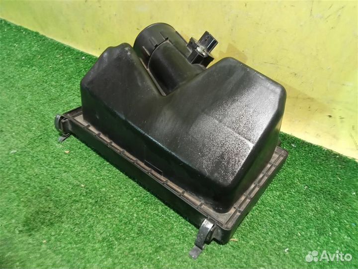 Корпус воздушного фильтра Nissan Pathfinder (R52)