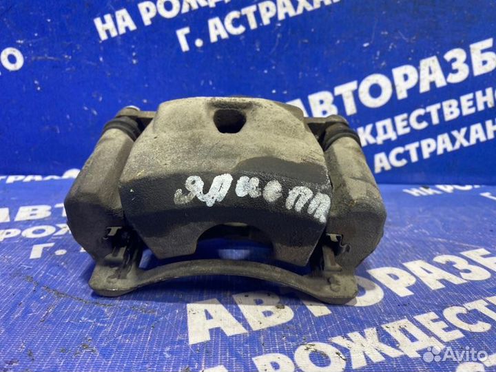 Передний правый суппорт Toyota Yaris хэтчбек 2NZ