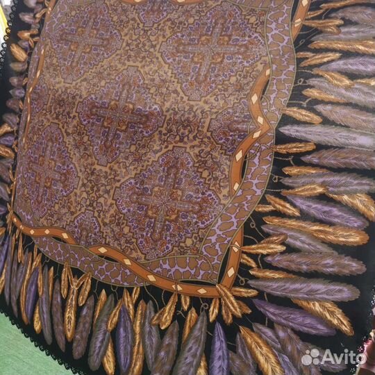 Большой красивый платок