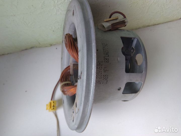 Пластик.крыльчатка,статор двигателя пылесоса