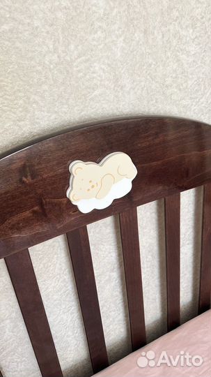 Детская кроватка с маятником и ящиком