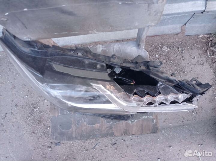 Продам фару на камри 2018