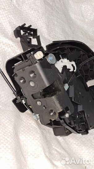 Замок двери задней левой Вольво V-50