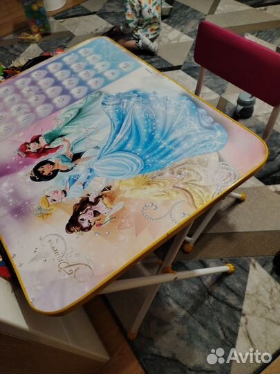 Детский стол со стулом