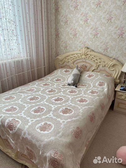 Кровать, шкаф, письменный стол, тумбочка, пенал