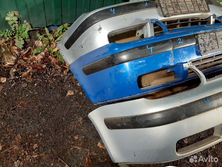 Передний бампер golf 4 светло синий гольф4