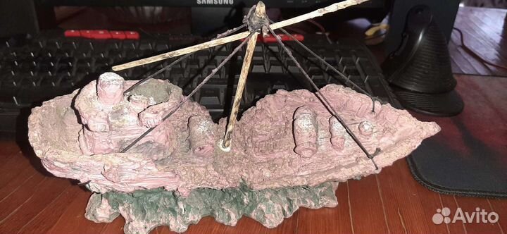 Кораблик для аквариума