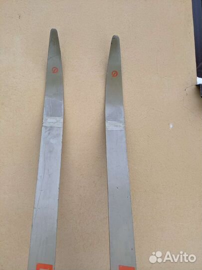 Спортивные лыжи