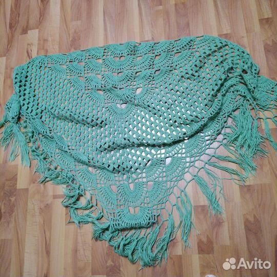 Шаль и жилет вязанные крючком