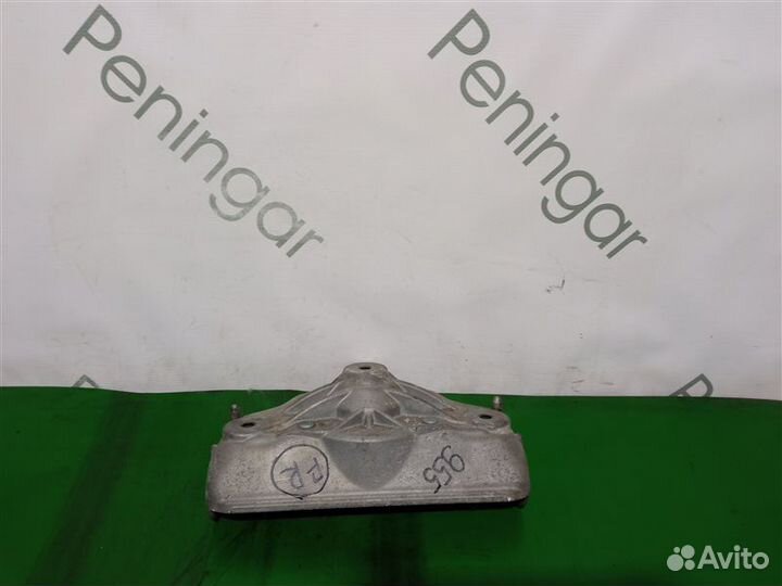 Кронштейн амортизатора передний Porsche Cayenne