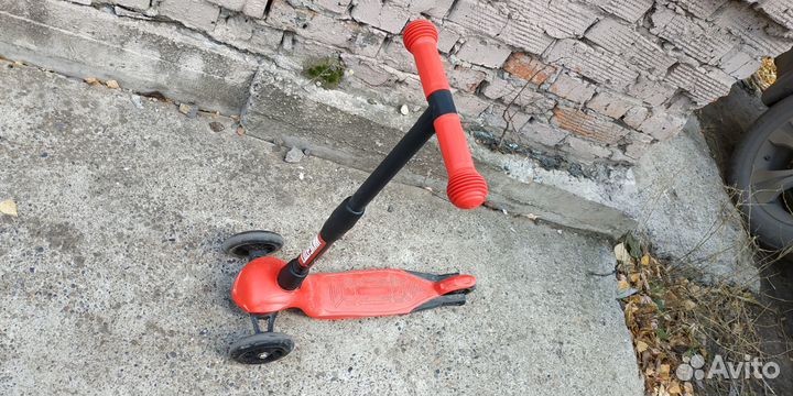 Самокат трехколесный