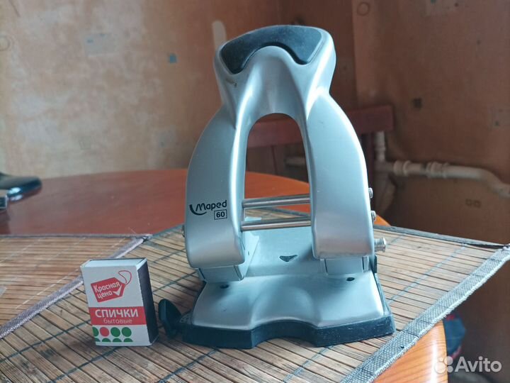 Дырокол мощный