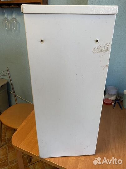 Металлический ящик с ключом сейф