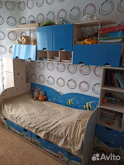 Продам спальный гарнитур бу