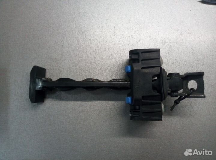 Ограничитель двери передней прав Volkswagen Tiguan