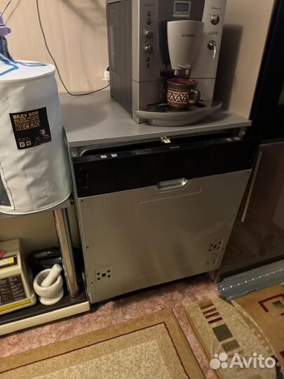 Встраимаемая посудомоечная машина