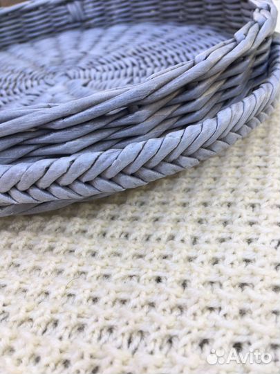 Плетеный поднос из бумажной лозы