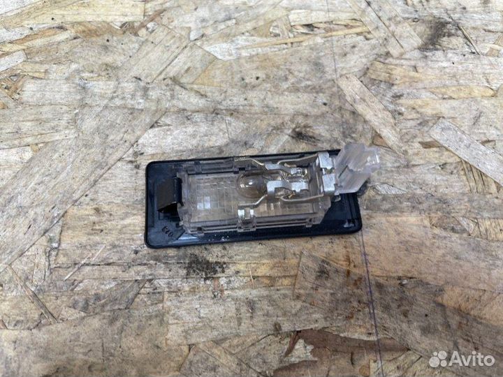 Плафон подсветки номера Volkswagen Polo