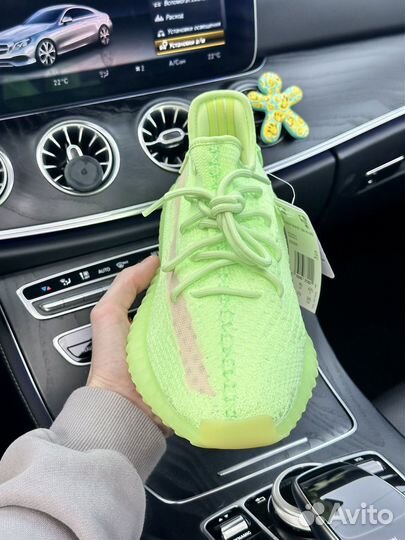 Кроссовки Adidas Yeezy Boost 350 v2 Glow