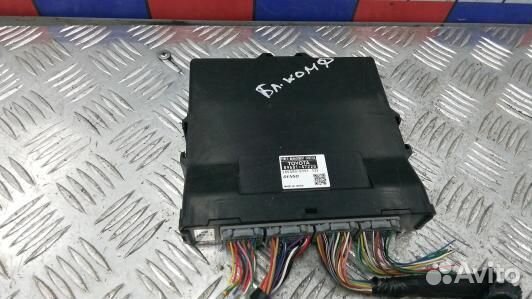 Блок комфорта toyota prius XW30 (6UK06M301)