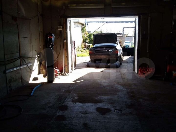 Гараж, > 30 м²