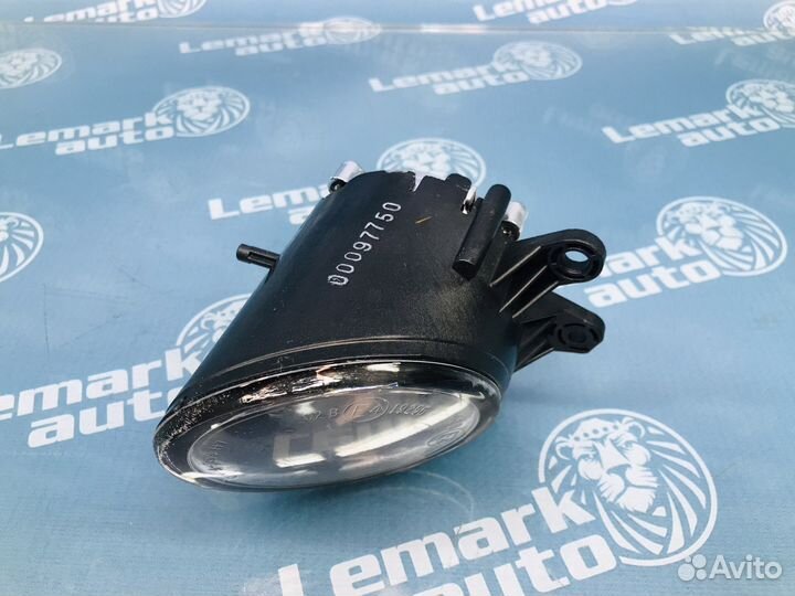 Фара противотуманная левая Audi A4