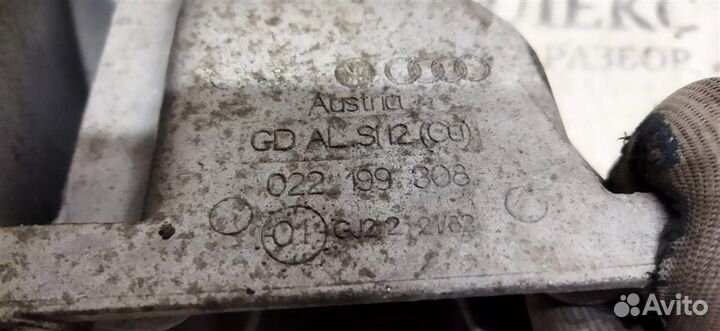 Кронштейн двигателя правый Audi Q7 2005