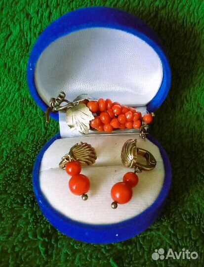 Клипсы старинные с кораллами 0,8 и 0. 5. 20-ыг гг
