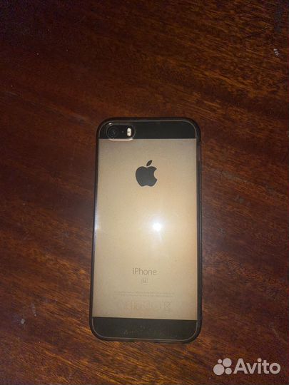 Телефон iPhone SE